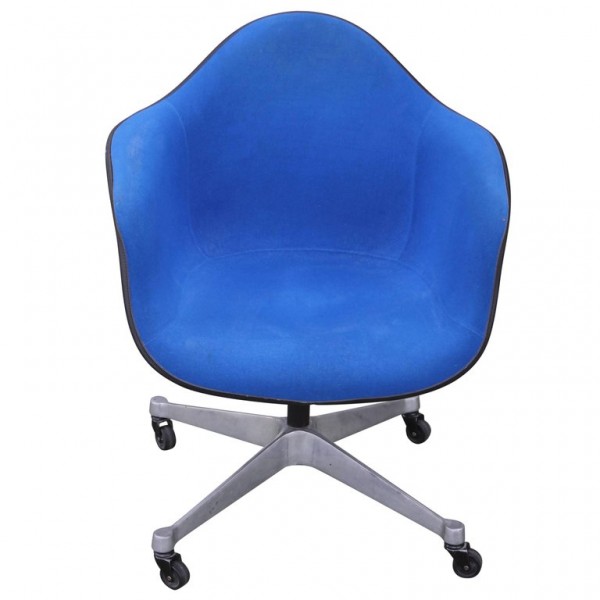 Ray_&_Charles_Eames_Tilt_or_Swivel_Chair slide0