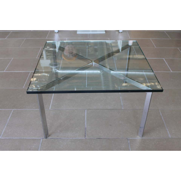 Barcelona_Coffee_Table_by_Ludwig_Mies_van_der_Rohe_for_Knoll slide1