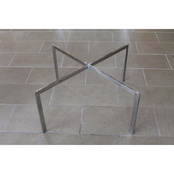 Barcelona_Coffee_Table_by_Ludwig_Mies_van_der_Rohe_for_Knoll slide2
