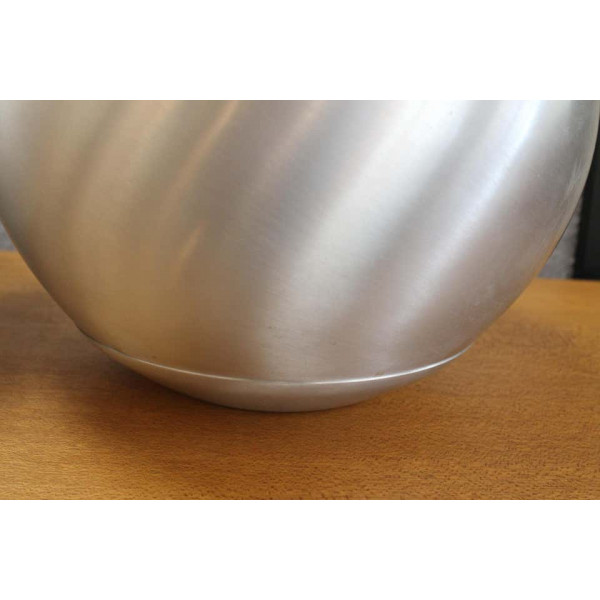 Pair_of_Aluminum_Sphere_Lamps_by_Raymor slide2