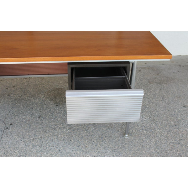 Welton_Becket_Aluminum_and_Wood_Desk_for_Kaiser_Aluminum slide10