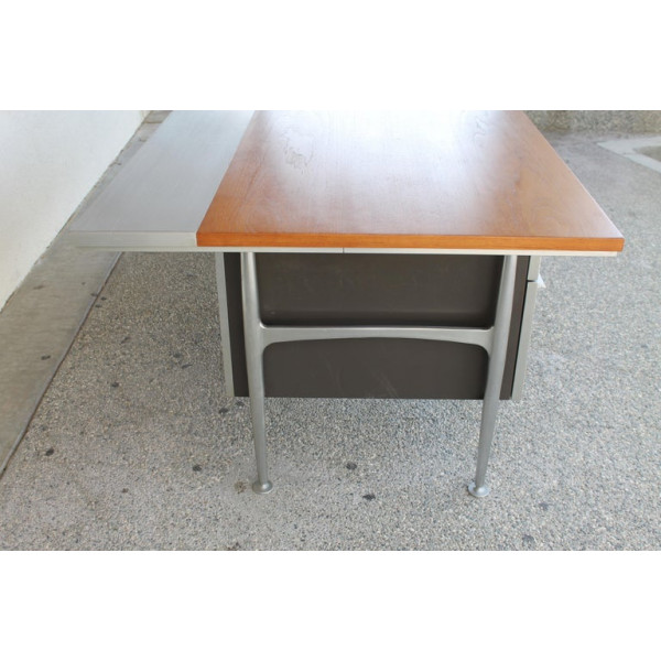 Welton_Becket_Aluminum_and_Wood_Desk_for_Kaiser_Aluminum slide6