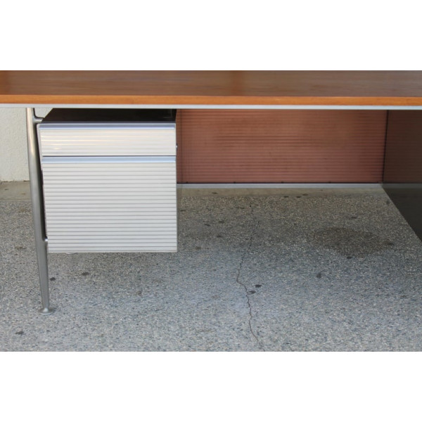 Welton_Becket_Aluminum_and_Wood_Desk_for_Kaiser_Aluminum slide9