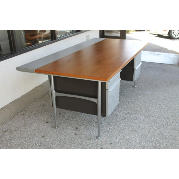 Welton_Becket_Aluminum_and_Wood_Desk_for_Kaiser_Aluminum slide1
