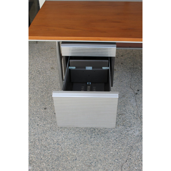 Welton_Becket_Aluminum_and_Wood_Desk_for_Kaiser_Aluminum slide8