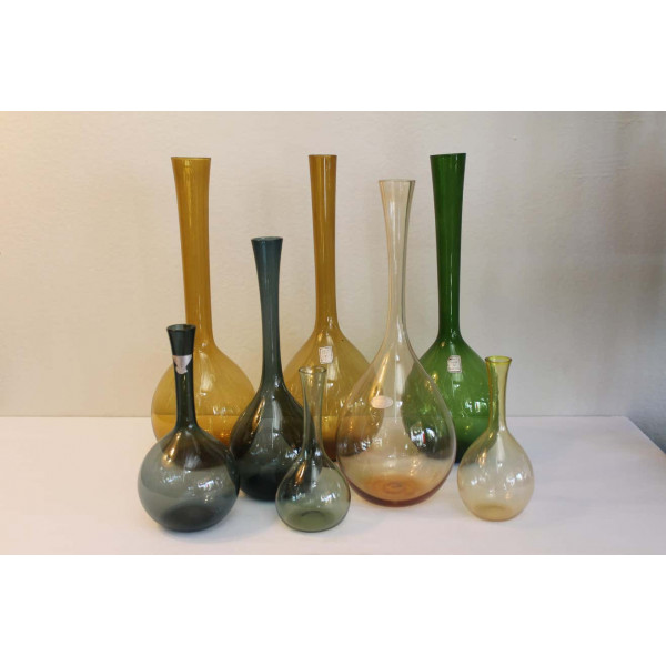 Eight_Swedish_Glass_Vases_Designed_by_Arthur_Percy slide1