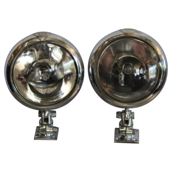 Pair_of_Automobile_Style_Spotlights_by_Unity_Manufacturing_of_Chicago_IL slide0