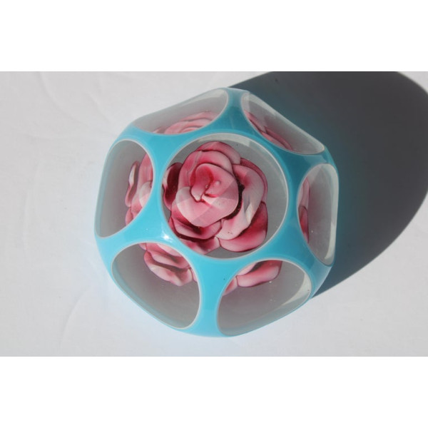 Murano_Flower_Cased_Glass_Paperweight slide3