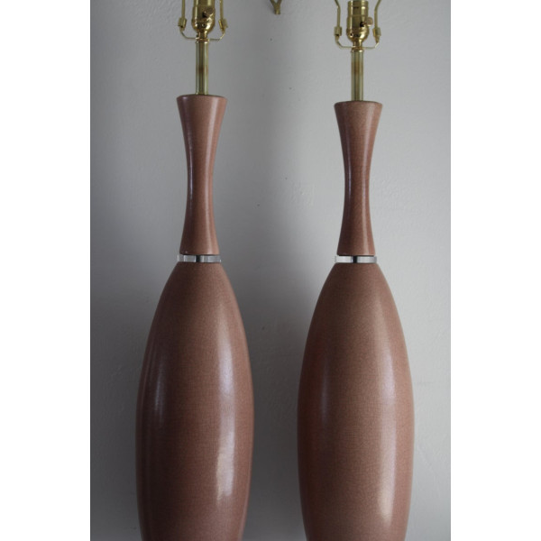 Pair_of_Mauve_Ceramic_and_Lucite_Table_Lamps slide1