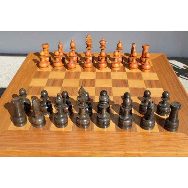 Chess_Table_with_Horse_Head_Base,_Complete_Set slide8